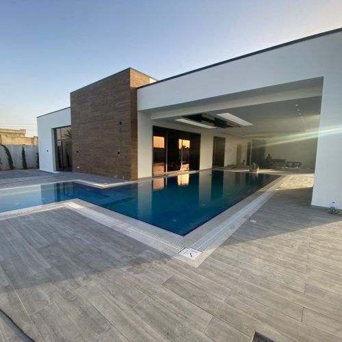 شركة عروس البحر العالمية للمقاولات العامة هي شركة متخصصة في المقاولات العامة ، وتُعد من الشركات الرائدة في تنفيذ أحواض السباحة والنوافير بجميع أنواعها وأشكالها، إضافةً إلى أعمال تشطيب المباني وفق أعلى معايير الجودة والدقة الفنية. للتواصــل معنــا 📍 العنوان: مصراتة – الدائري الرابع مقابل عمارات 9 يوليو ✉️ البريد الإلكتروني: info@imfgc.ly 📞 أرقام الهاتف: 0915997744 | 0925997744